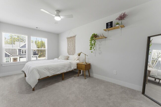 Building Photo - Luxury 3BR/2.5BA Craftsman Townhome with Designer Finishes & Open-Concept Living in Trailside at ...