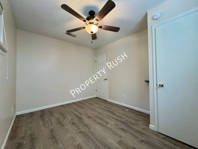 Building Photo - 3531 Sleepy Hollow Rd