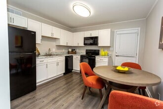 Building Photo - Bella 810