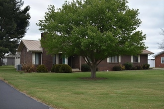 Building Photo - Spacious 3-Bedroom Ranch for Rent in Franklin, KY!