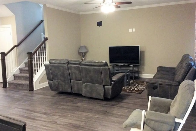 Building Photo - MOVE IN READY BY JULY-15-2025