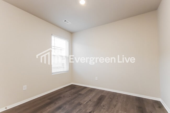 Building Photo - 6613 NW Kathleen St