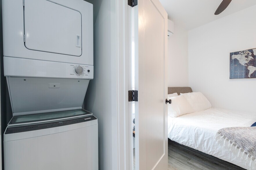 Washer/Dryer - 329 N Alexandria Ave