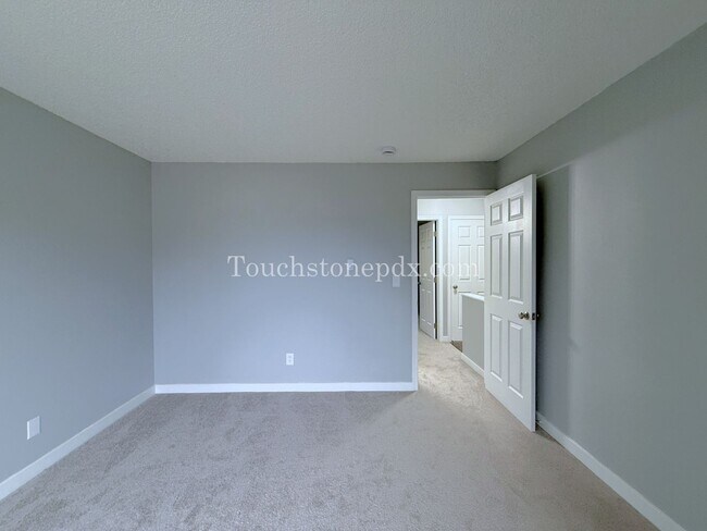 Building Photo - Modern 2-bedroom Apartment in Skylark Apartments