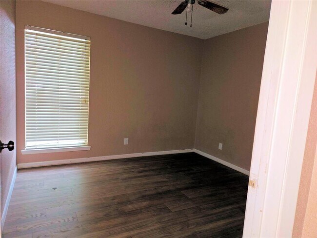 Building Photo - 250 El Dorado Blvd
