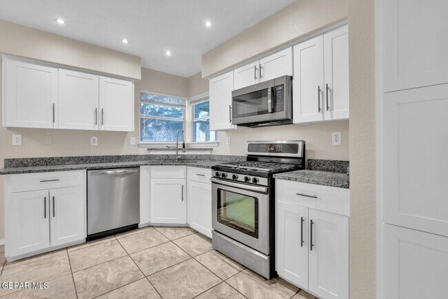 Building Photo - 7489 Plaza Redonda Dr