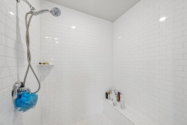 Building Photo - 101 Milvian Wy SE