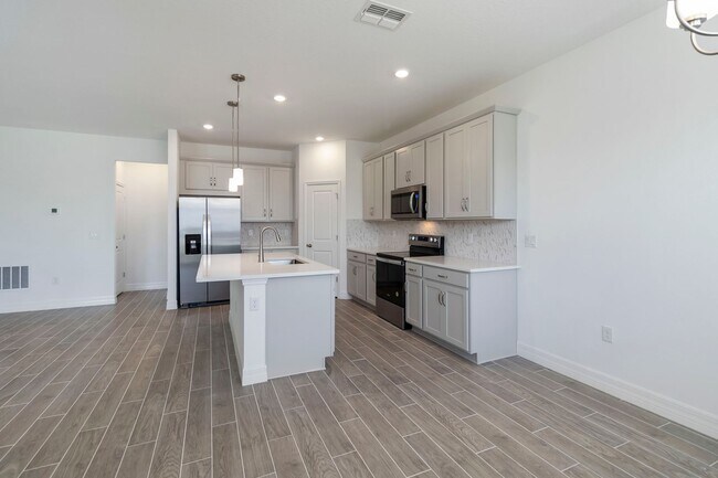 Building Photo - MOVE IN SPECIAL-Beautiful Newer Energy Efficient 4/2 Close to Lake Nona