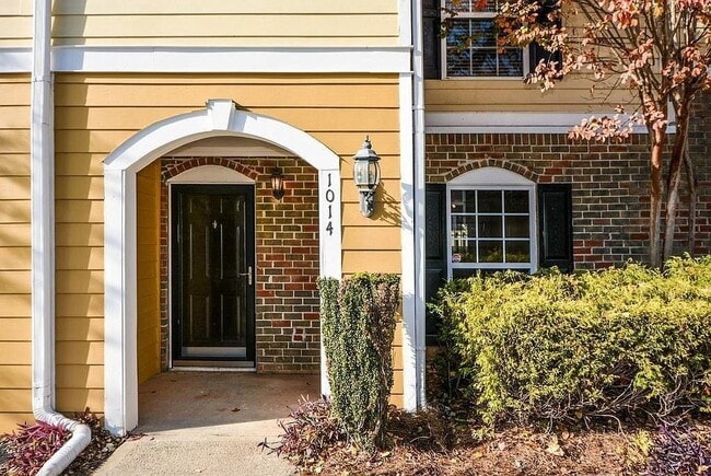 Building Photo - 1014 Summer Pl NW