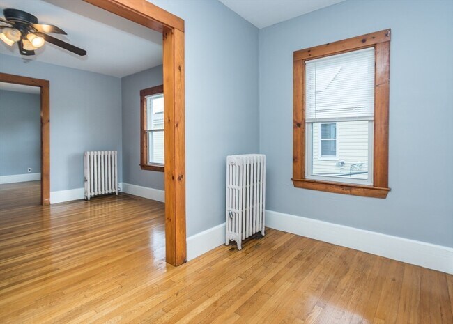 Building Photo - 137 Evans St