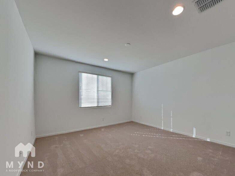 Building Photo - 9967 W Whitton Ave