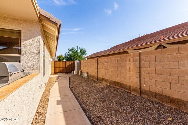 Building Photo - 2230 E Whitten St