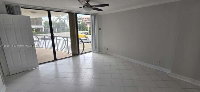 Building Photo - 2843 S Bayshore Dr