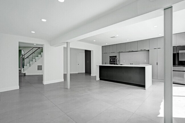 Building Photo - 6700 E Tropical Way