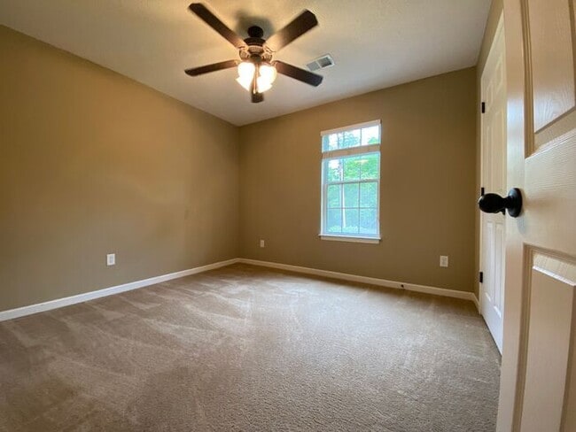 Building Photo - SPRING LAKE ADORABLE HOME with Backyard Fence