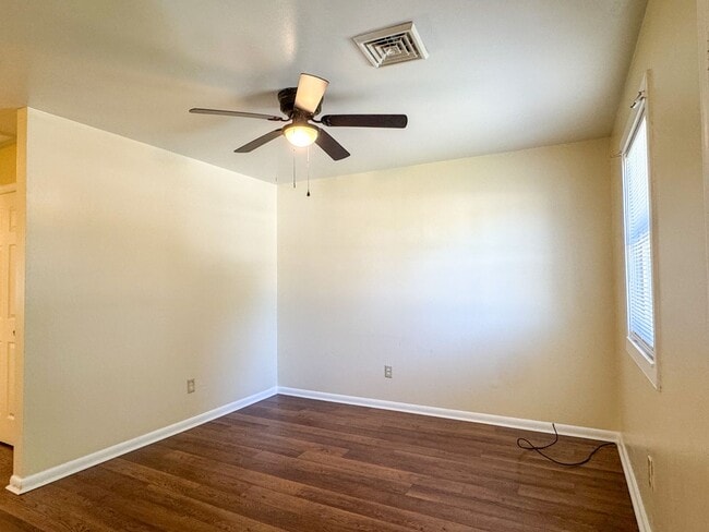 Building Photo - 708 Crestline Blvd