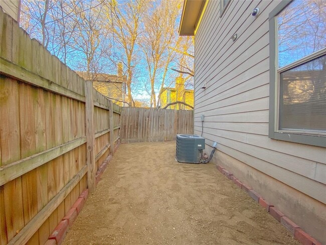 Building Photo - 5201 Bogey Ct