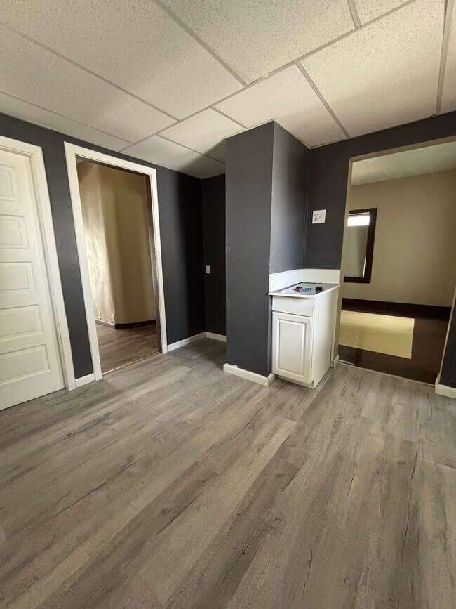 Building Photo - Newly Renovated 4 Bedroom Home