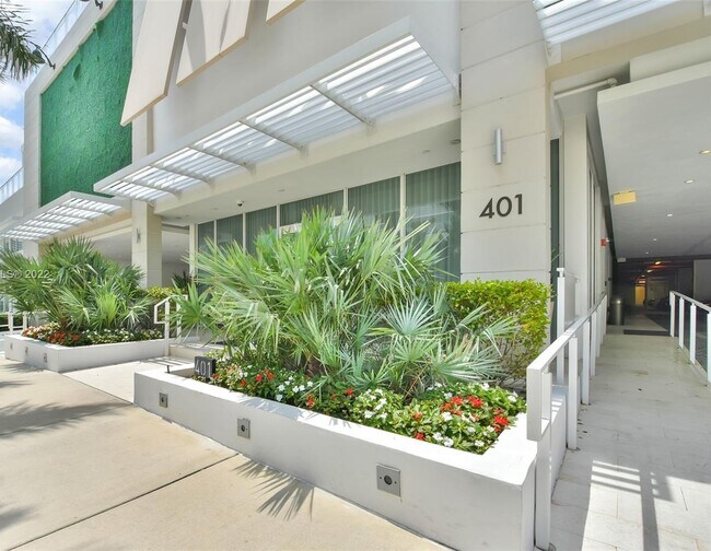 Building Photo - 401 N Birch Rd