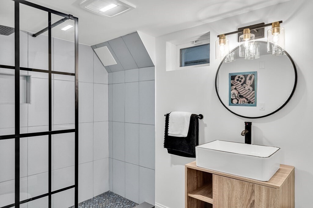 Building Photo - 19 Plymouth St