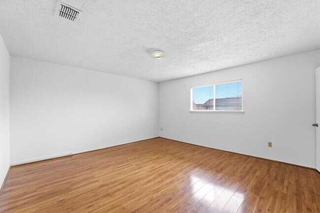 Building Photo - 12447 Sharpview Dr