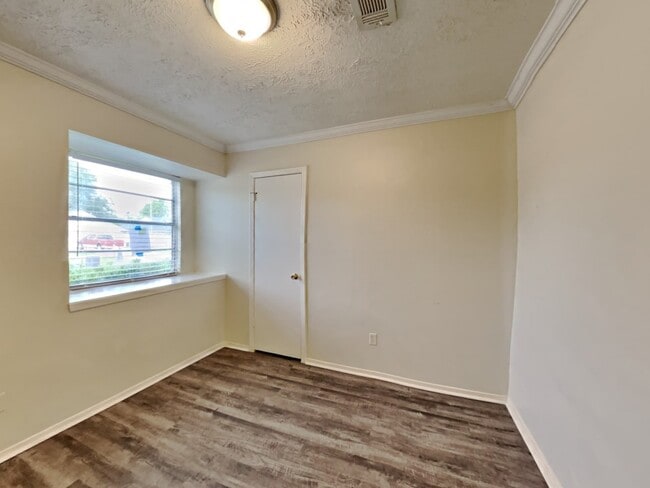 Building Photo - 2835 Pilgrims Point Dr