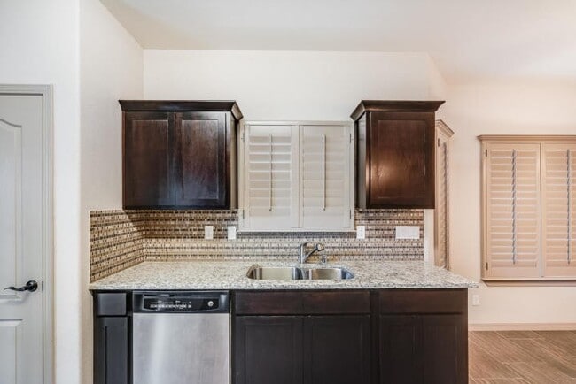 Building Photo - East El Paso 3bed/2bath Refrig A/C in Gated Community with Pool Access!