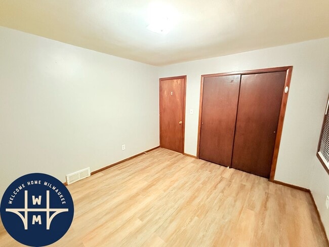 Building Photo - 2645 S Kinnickinnic Ave