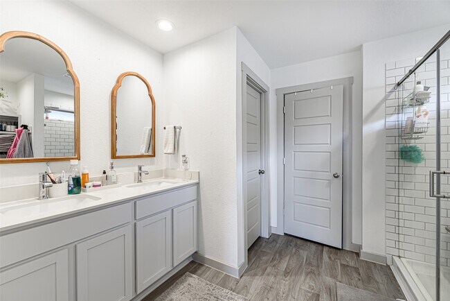 Building Photo - 246 Dusty Bridle Ln