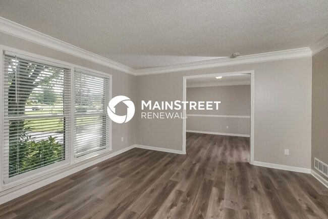 Building Photo - 4 Bedroom Pet-Friendly Home in Louisville, KY with Main Street Renewal