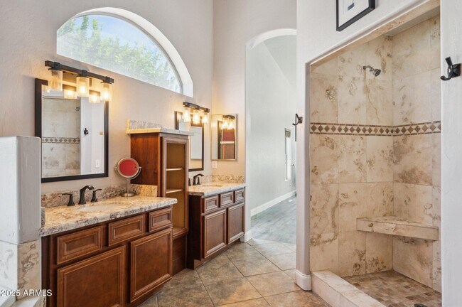 Building Photo - 758 S Lagoon Dr