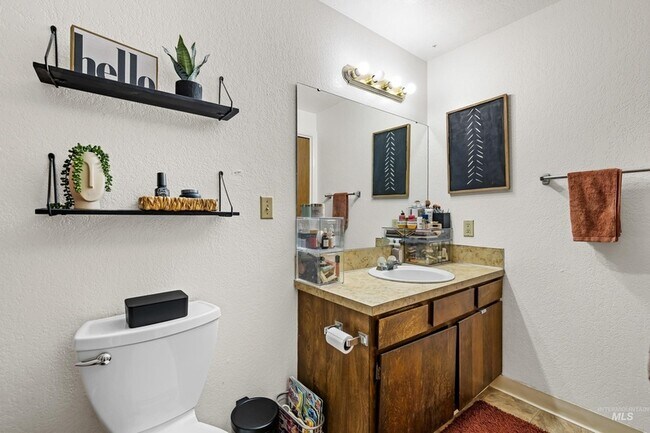 Building Photo - 10543 W Poppy St