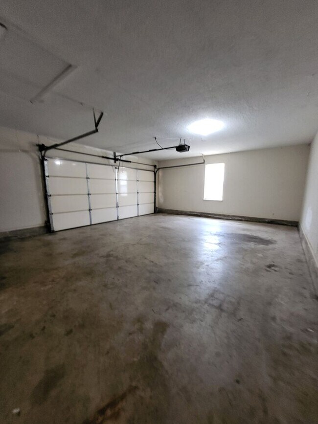 Building Photo - (3) Bed/(2) Bath in West Norman!