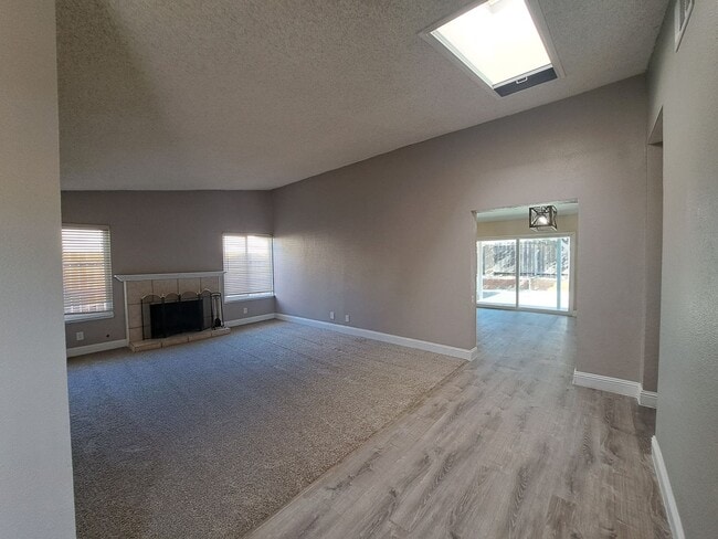 Building Photo - Updated, Spacious Home with Charm!