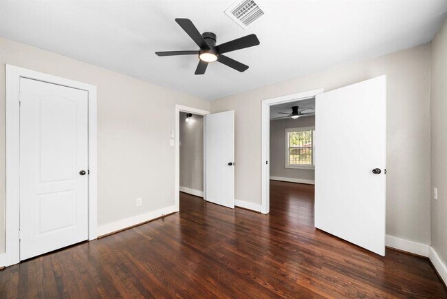 Building Photo - 5519 Chapman St