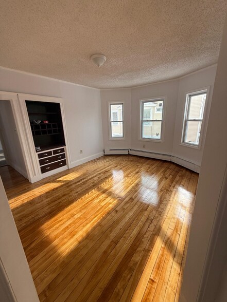 Building Photo - 13 Union St