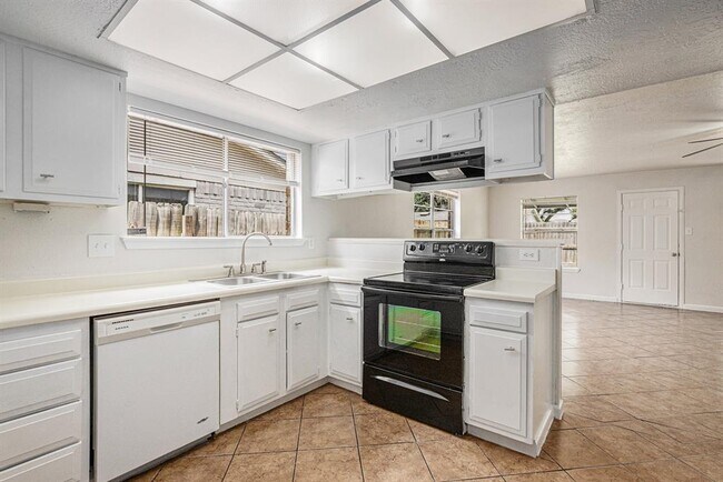 Building Photo - 9418 Spiralwood Ln