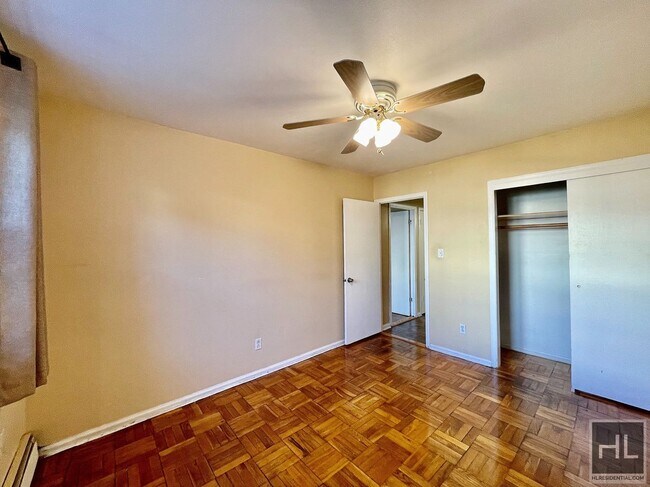 Building Photo - Large 1 bedroom with private patio