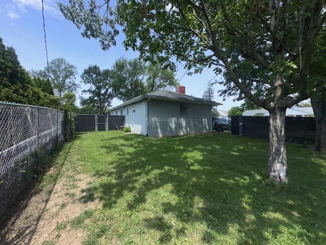 Building Photo - 3579 Eakin Rd