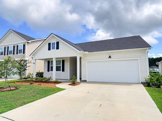 Building Photo - Welcome To The Lakes At New River