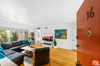 Building Photo - 1330 N Crescent Heights Blvd
