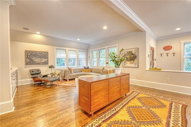 Building Photo - 997 Blue Ridge Ave NE