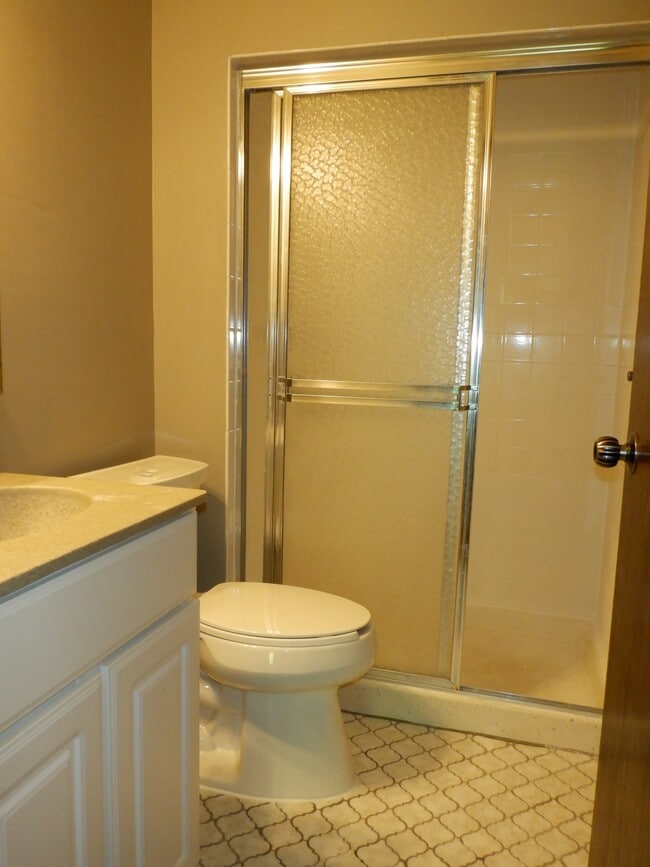 Building Photo - 787 Farmington Ave