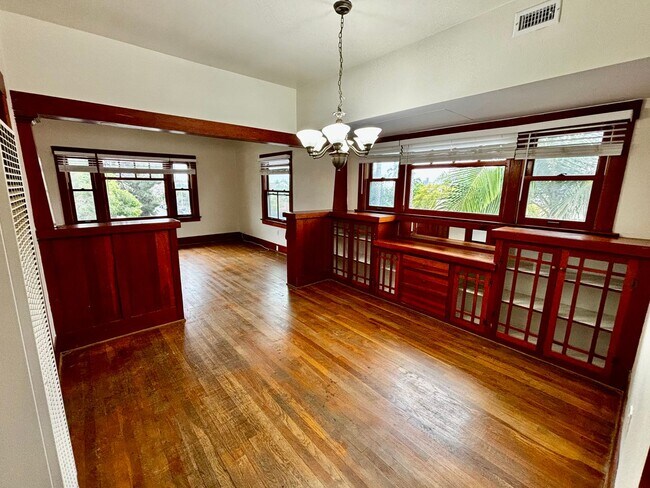 Building Photo - Large 1 bedroom 1 bath located in Golden Hill