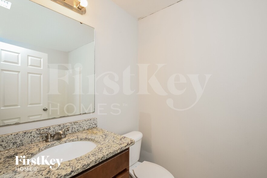 Building Photo - 681 Sauders Rd SE