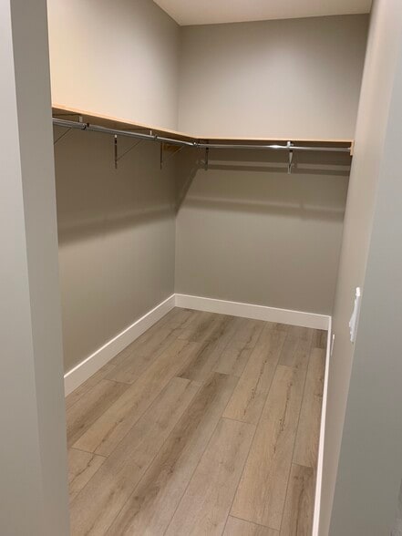 Master Closet - 16600 Boones Ferry Rd