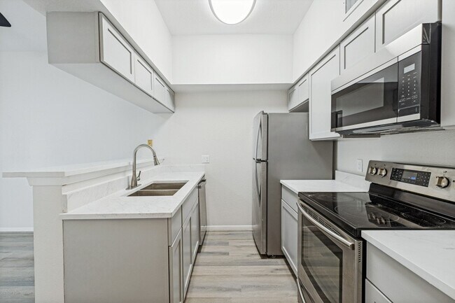 Building Photo - 2626 Holly Hall St