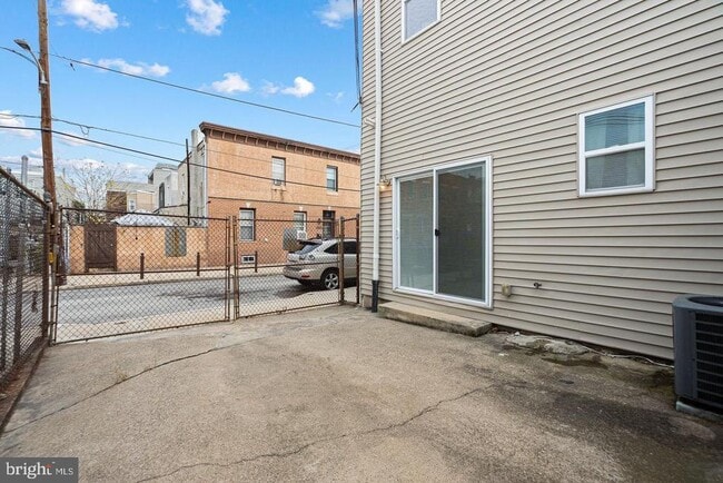 Building Photo - 2106 Manton St