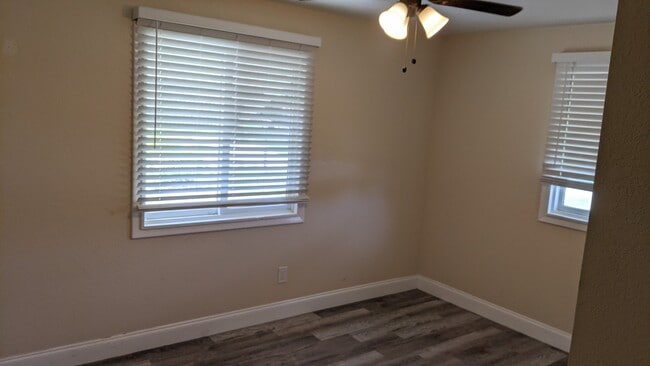 Building Photo - 367 Beehive Dr