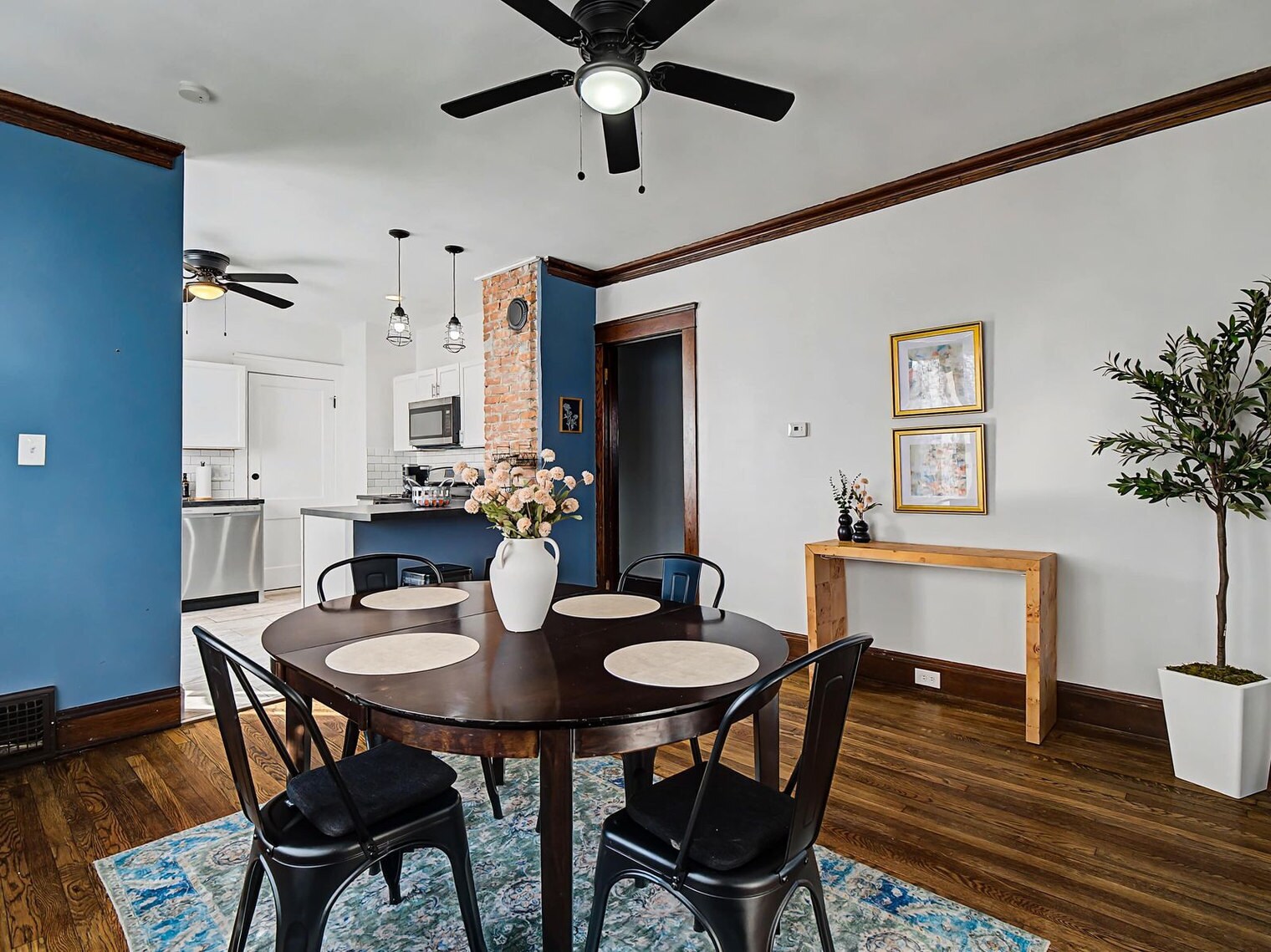 Building Photo - 10619 Bernard Ave